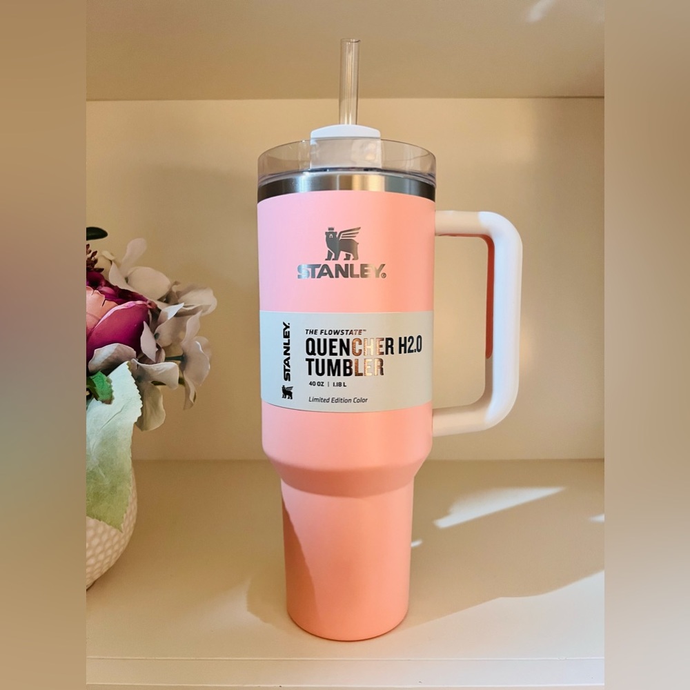 🎉LAST CHANCE🎉Limited edition Stanley 40oz. Quencher H2.0 FlowState Tumbler Peach